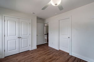 Bedroom #3 (en-suite jack-n-jill bath)