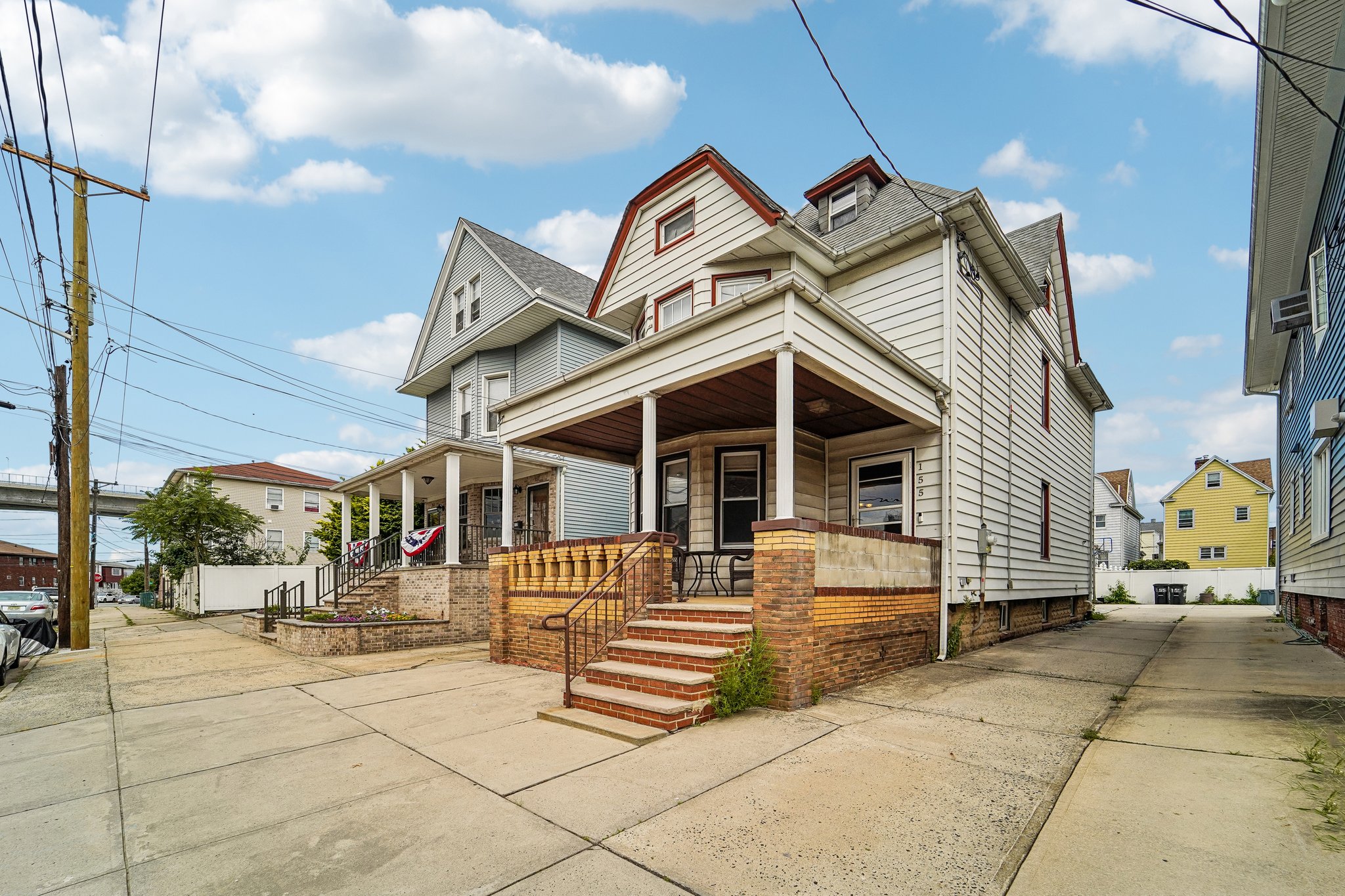 W 3rd St-S1209-002.jpg