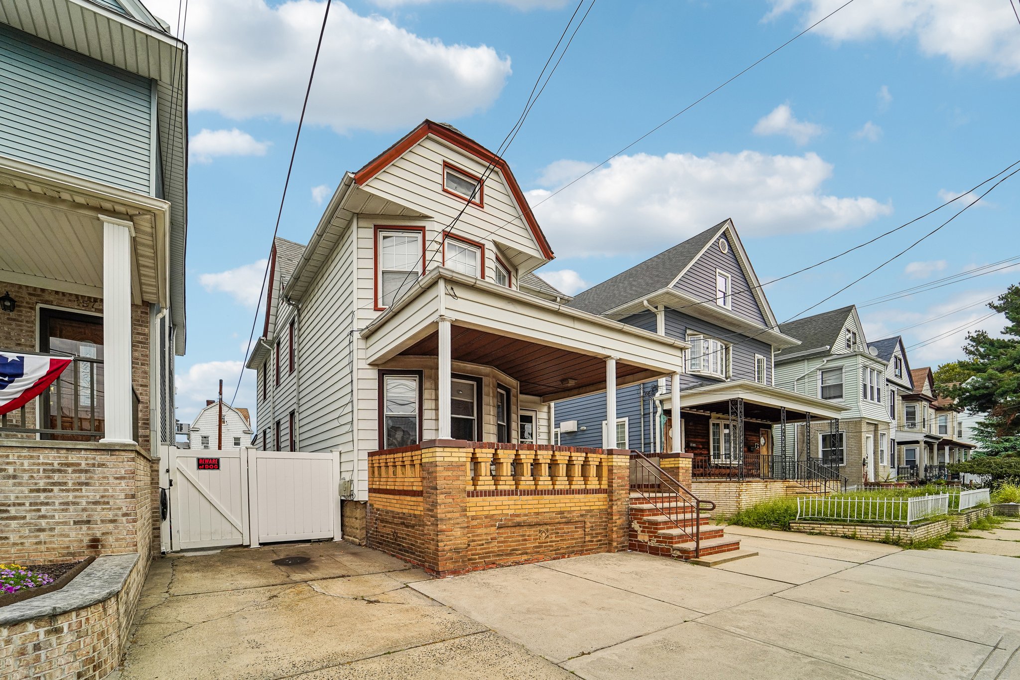 W 3rd St-S1209-003.jpg