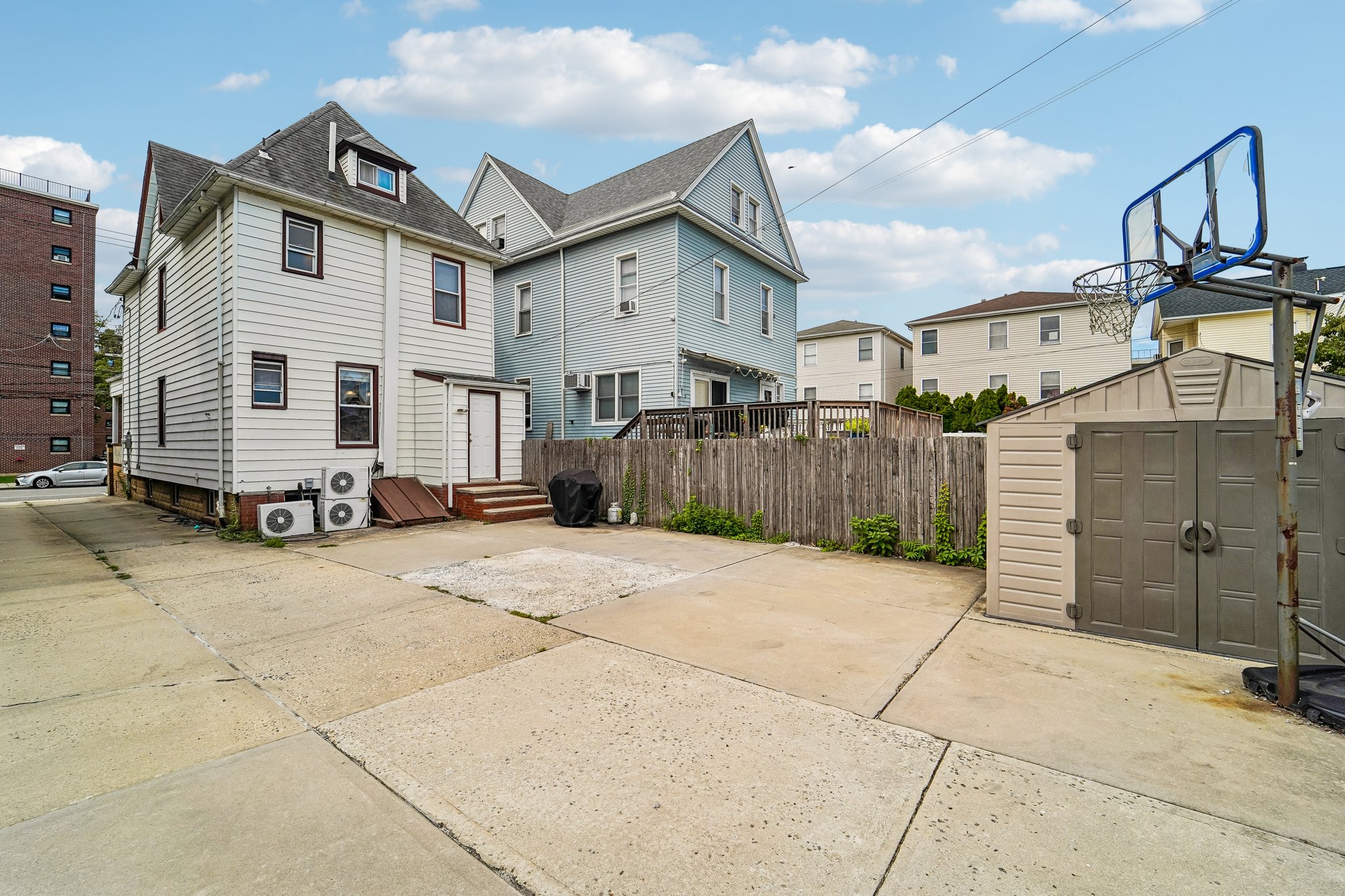 W 3rd St-S1209-036.jpg