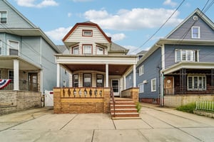 W 3rd St-S1209-001.jpg