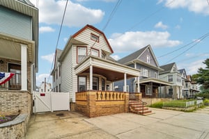 W 3rd St-S1209-003.jpg