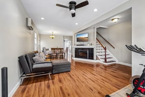 W 3rd St-S1209-009.jpg