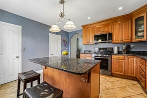 W 3rd St-S1209-016.jpg