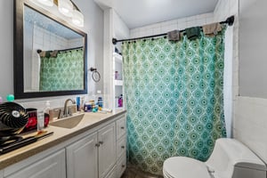 W 3rd St-S1209-026.jpg