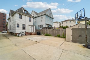 W 3rd St-S1209-036.jpg
