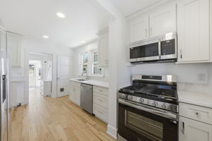 Quartz counter-tops.. Stainless appliances.