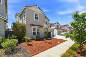 002_F8_1550 Plumas Dr