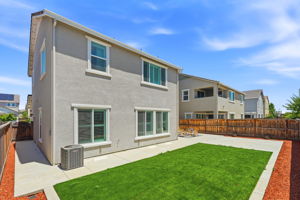 068_F8_1550 Plumas Dr