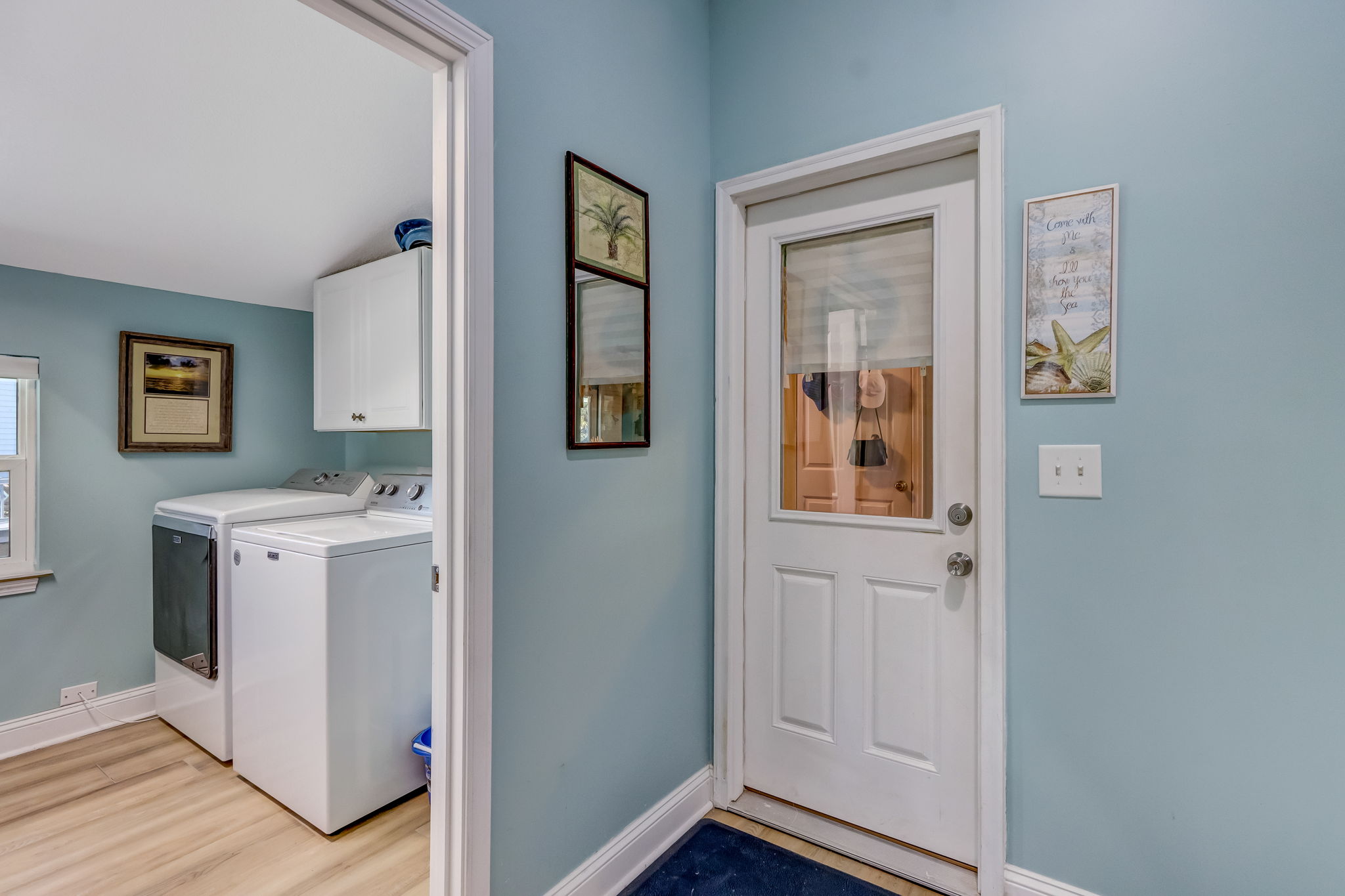 Guest Apartment Foyer