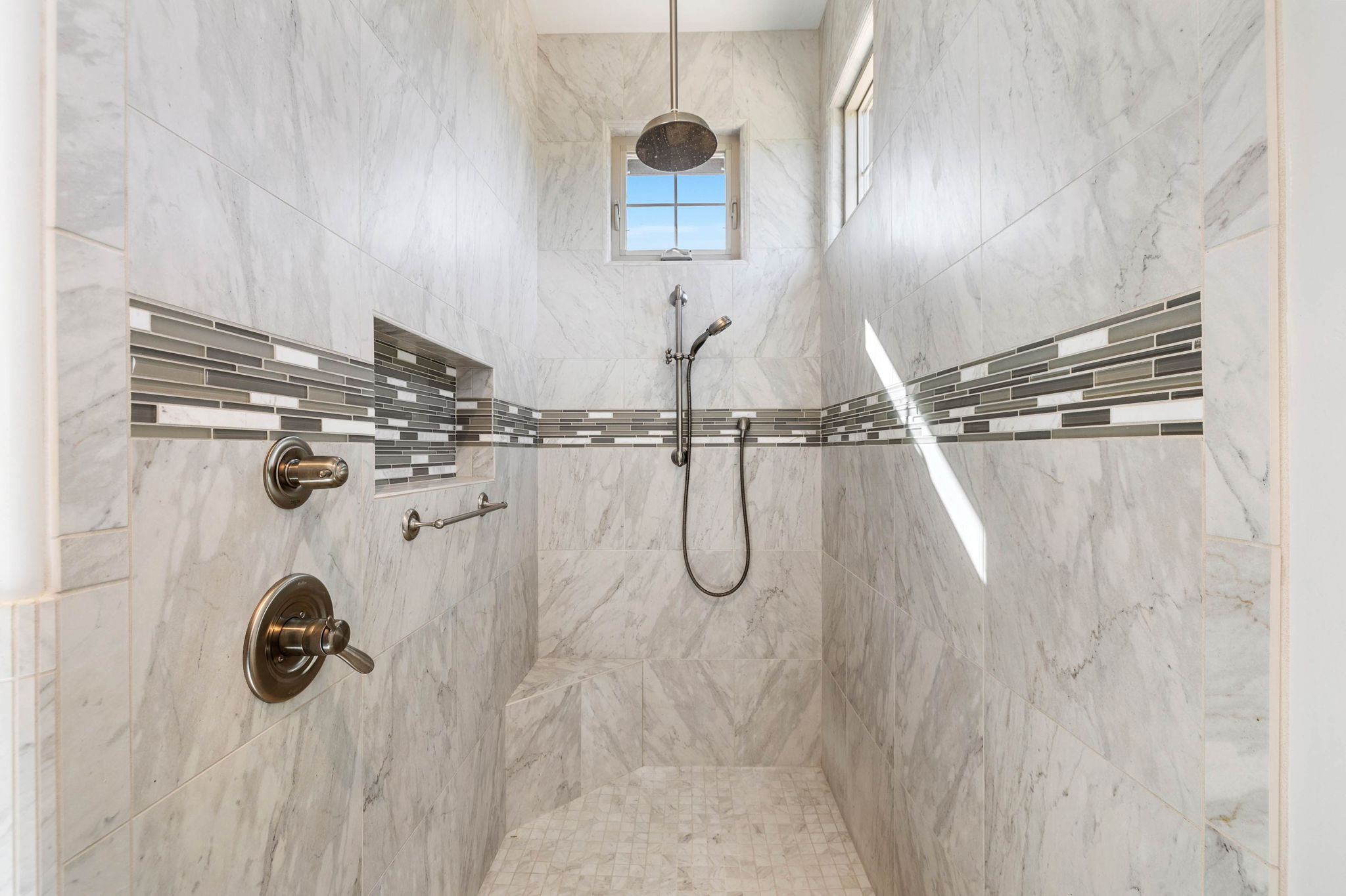 Primary Bathroom (3)