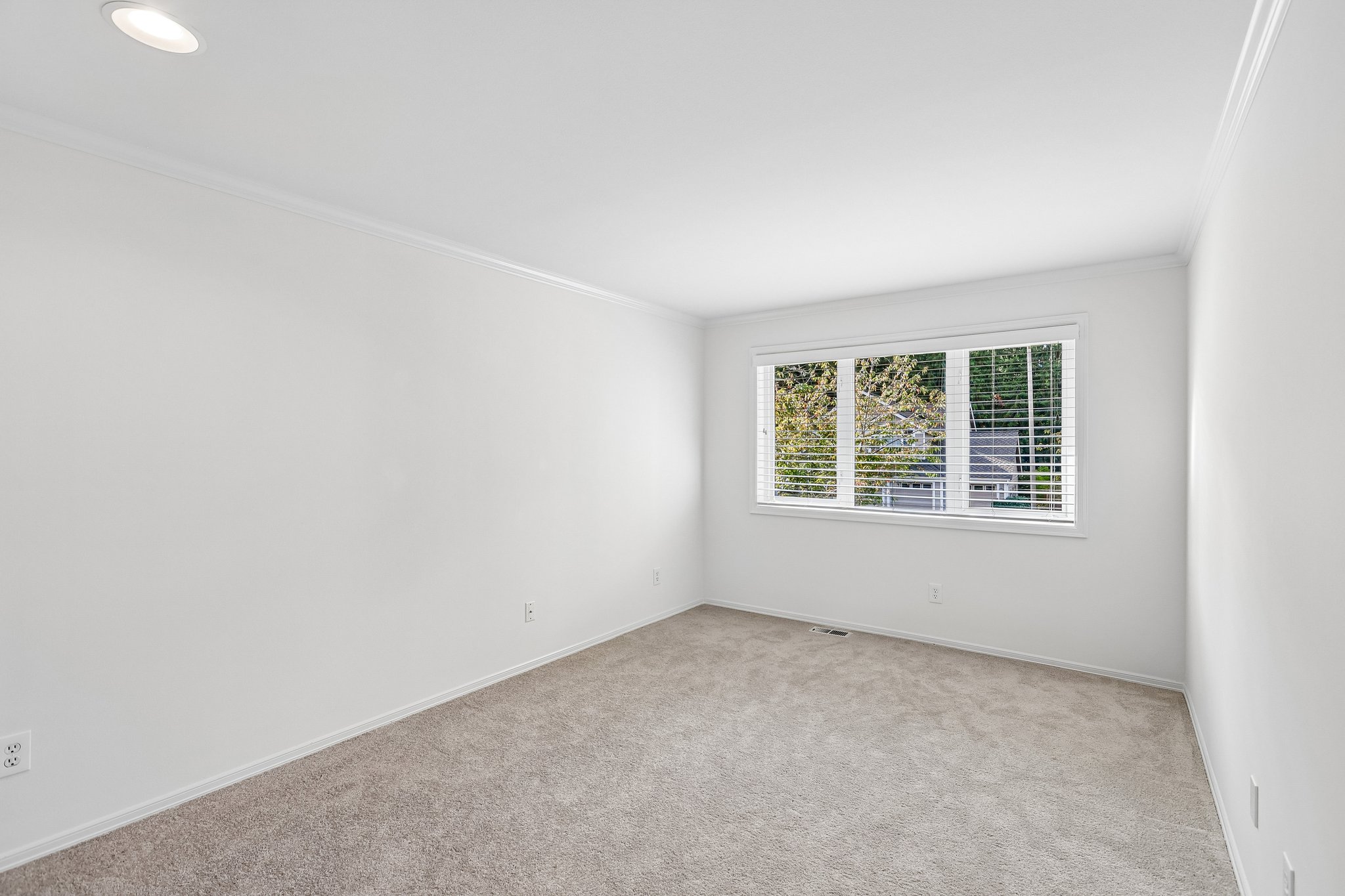 33rd Ave SE-S2410-040.jpg