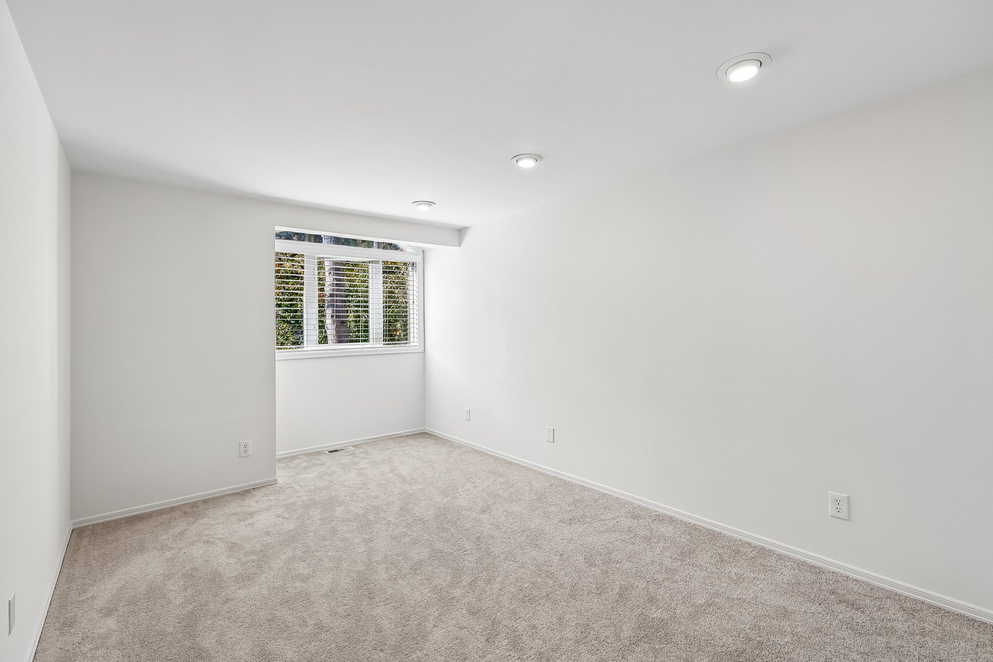 33rd Ave SE-S2410-042.jpg