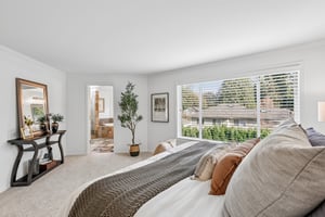 33rd Ave SE-S2410-032.jpg
