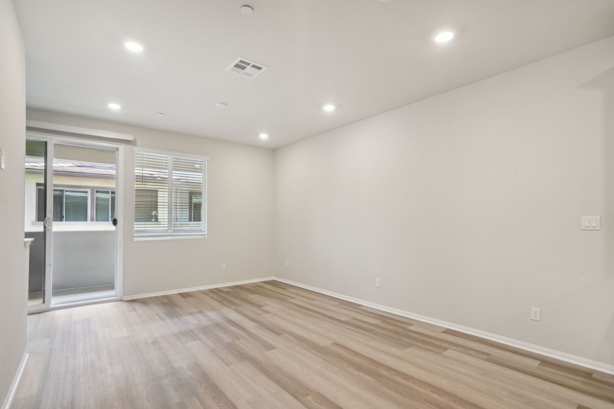 So Cal - Stratus - 1551 Stratus Dr Pomona CA 91768 - 004