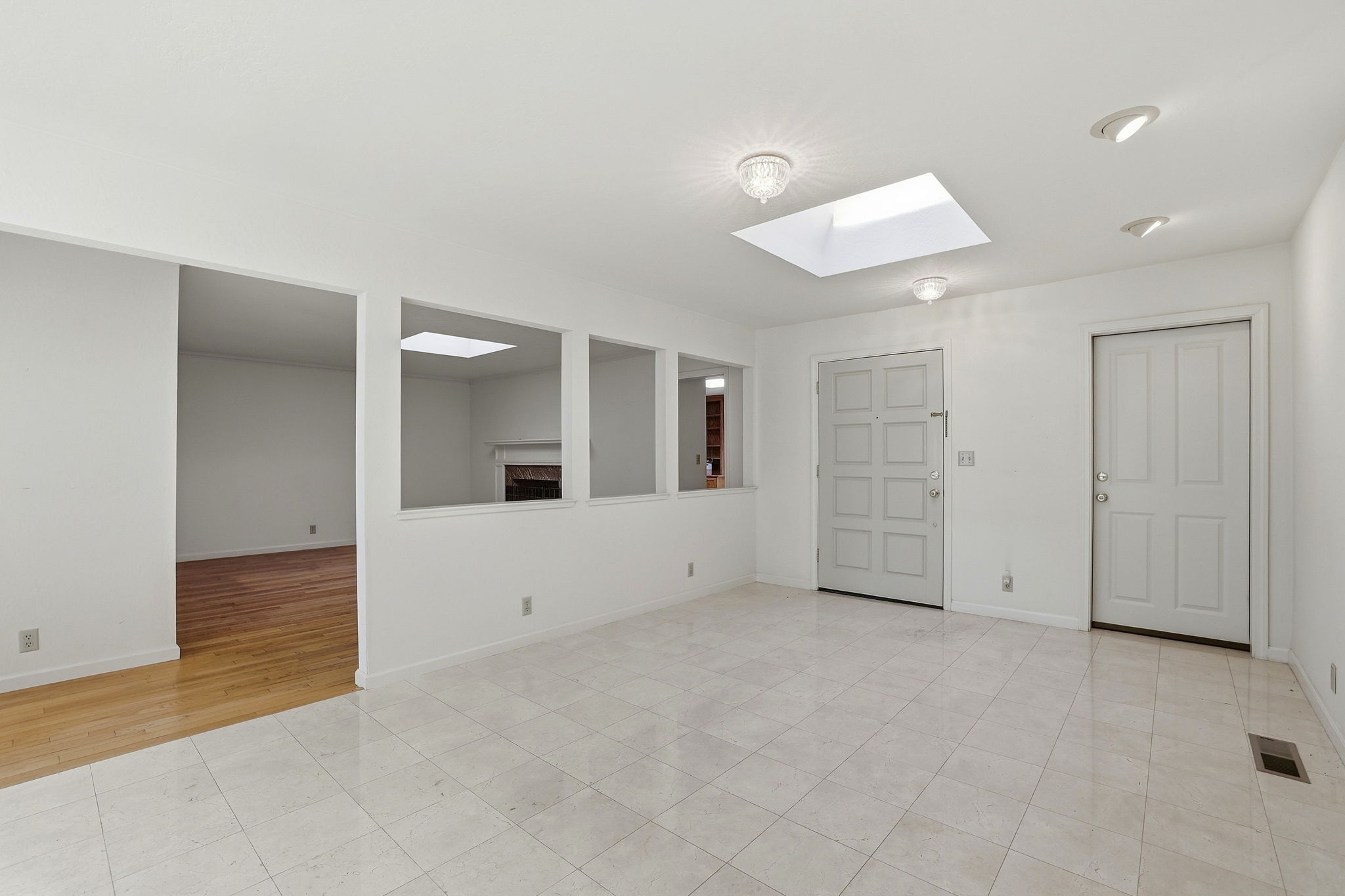 007_F8_15515 Corinne Dr