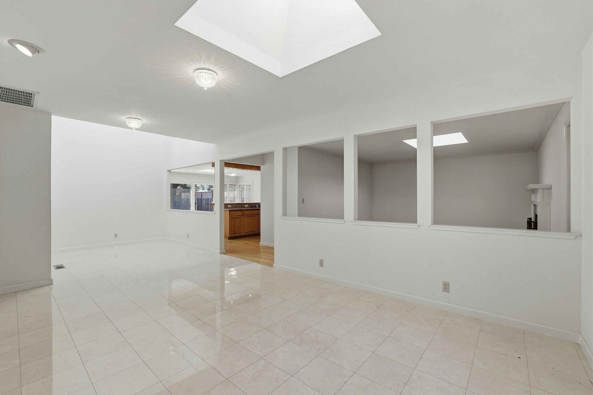 009_F8_15515 Corinne Dr