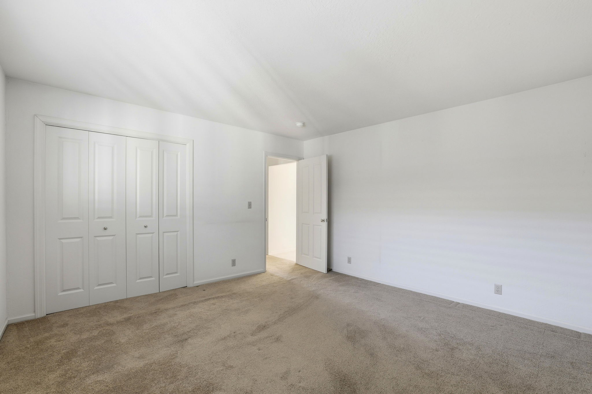 027_F8_15515 Corinne Dr