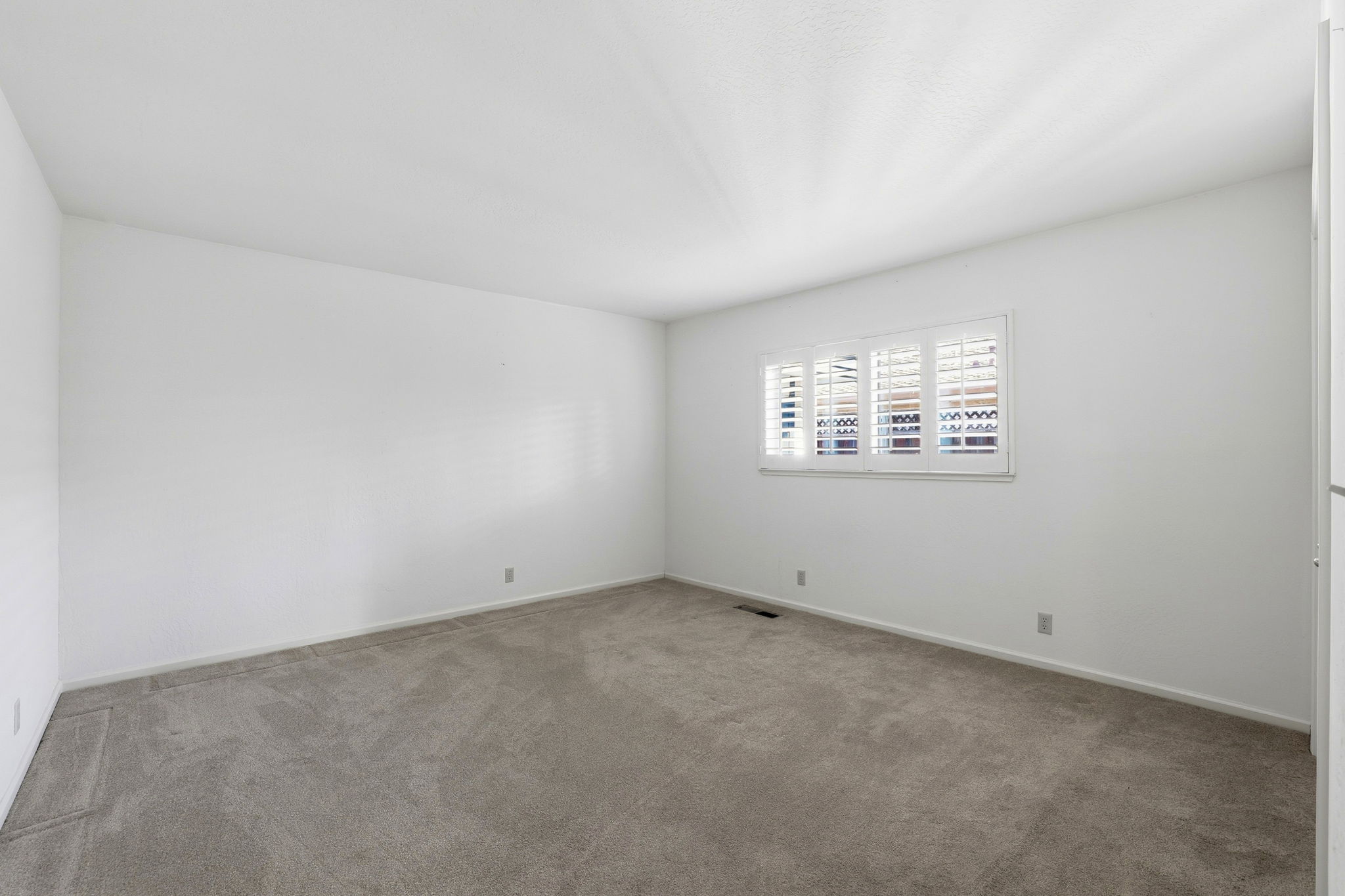 028_F8_15515 Corinne Dr