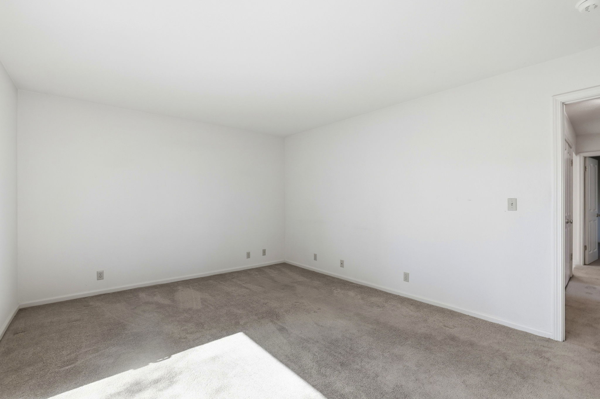 030_F8_15515 Corinne Dr
