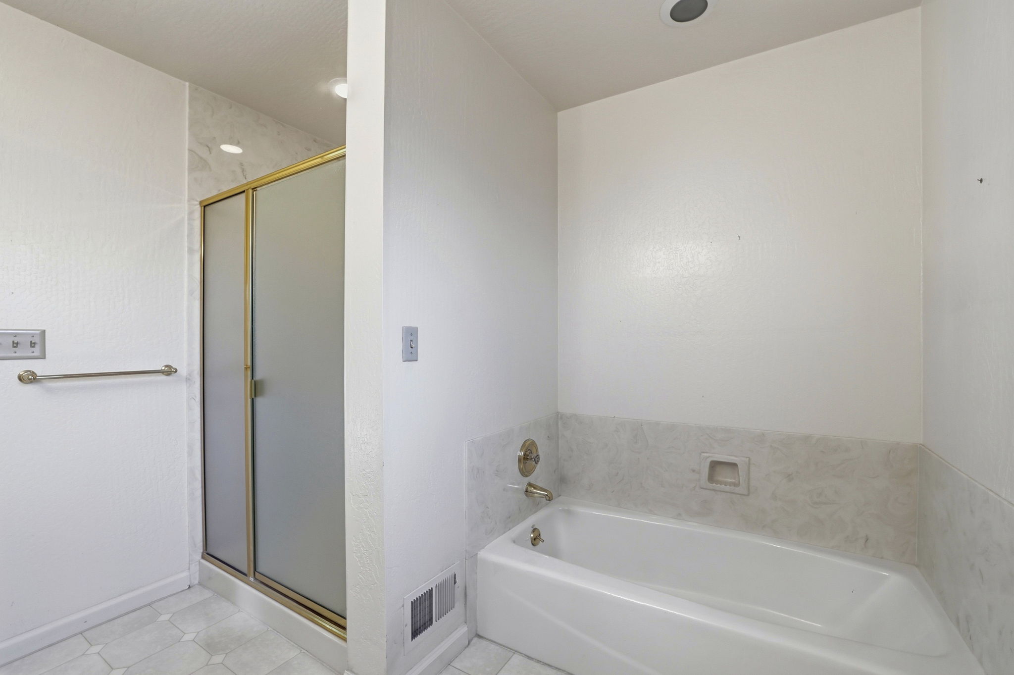 035_F8_15515 Corinne Dr