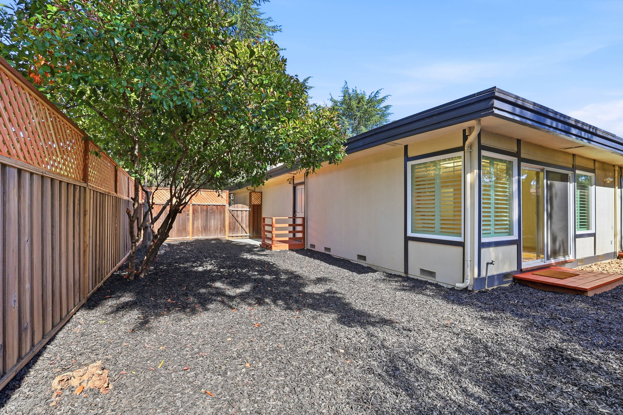 039_F8_15515 Corinne Dr