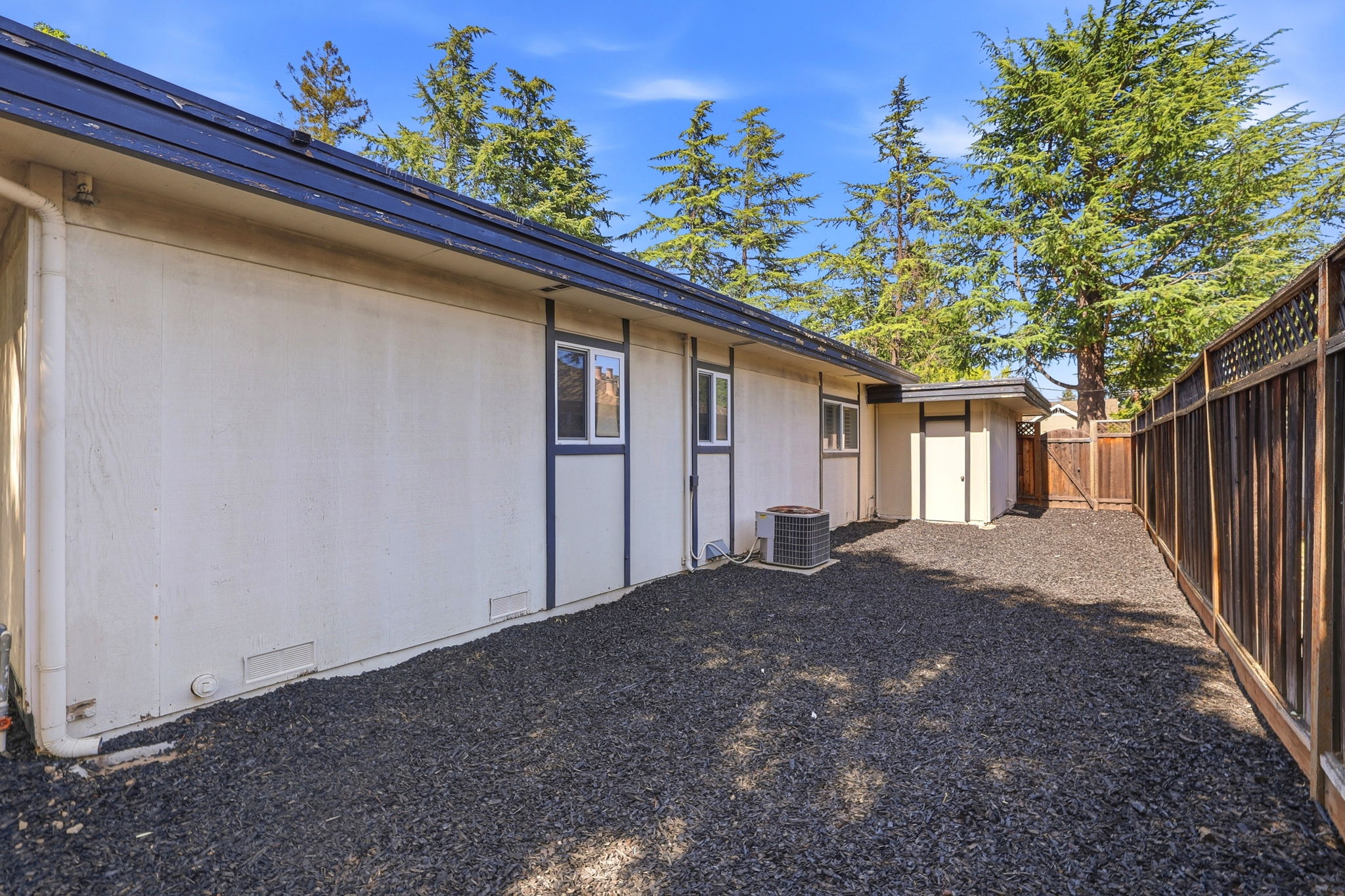 043_F8_15515 Corinne Dr
