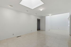 010_F8_15515 Corinne Dr