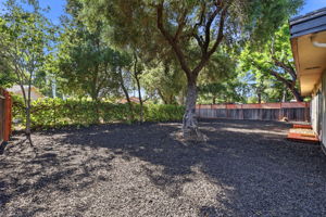 042_F8_15515 Corinne Dr
