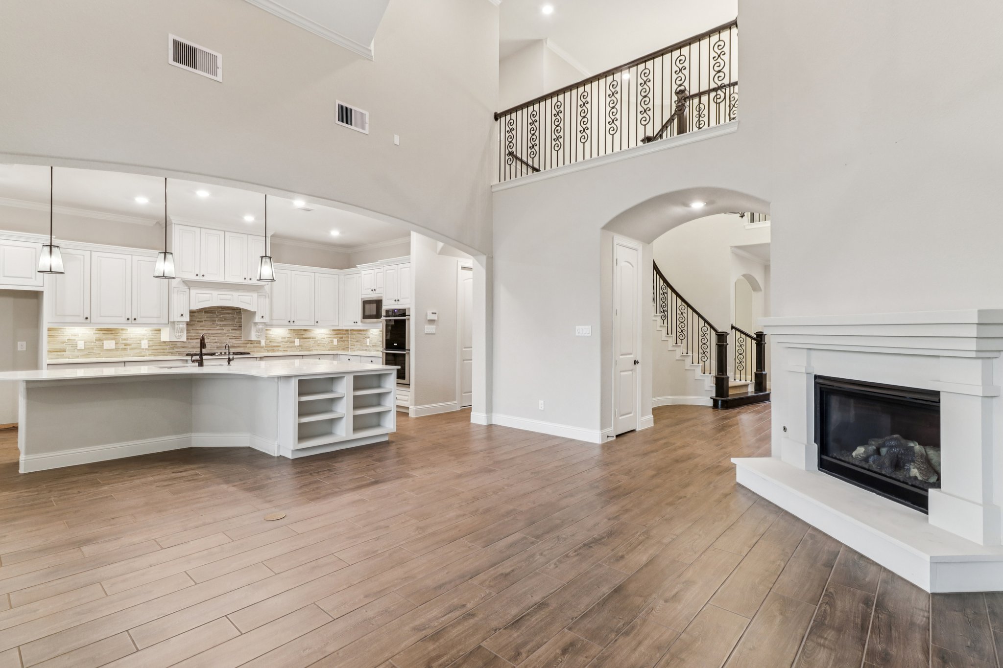 Patten Forest Dr-S0901-007.jpg