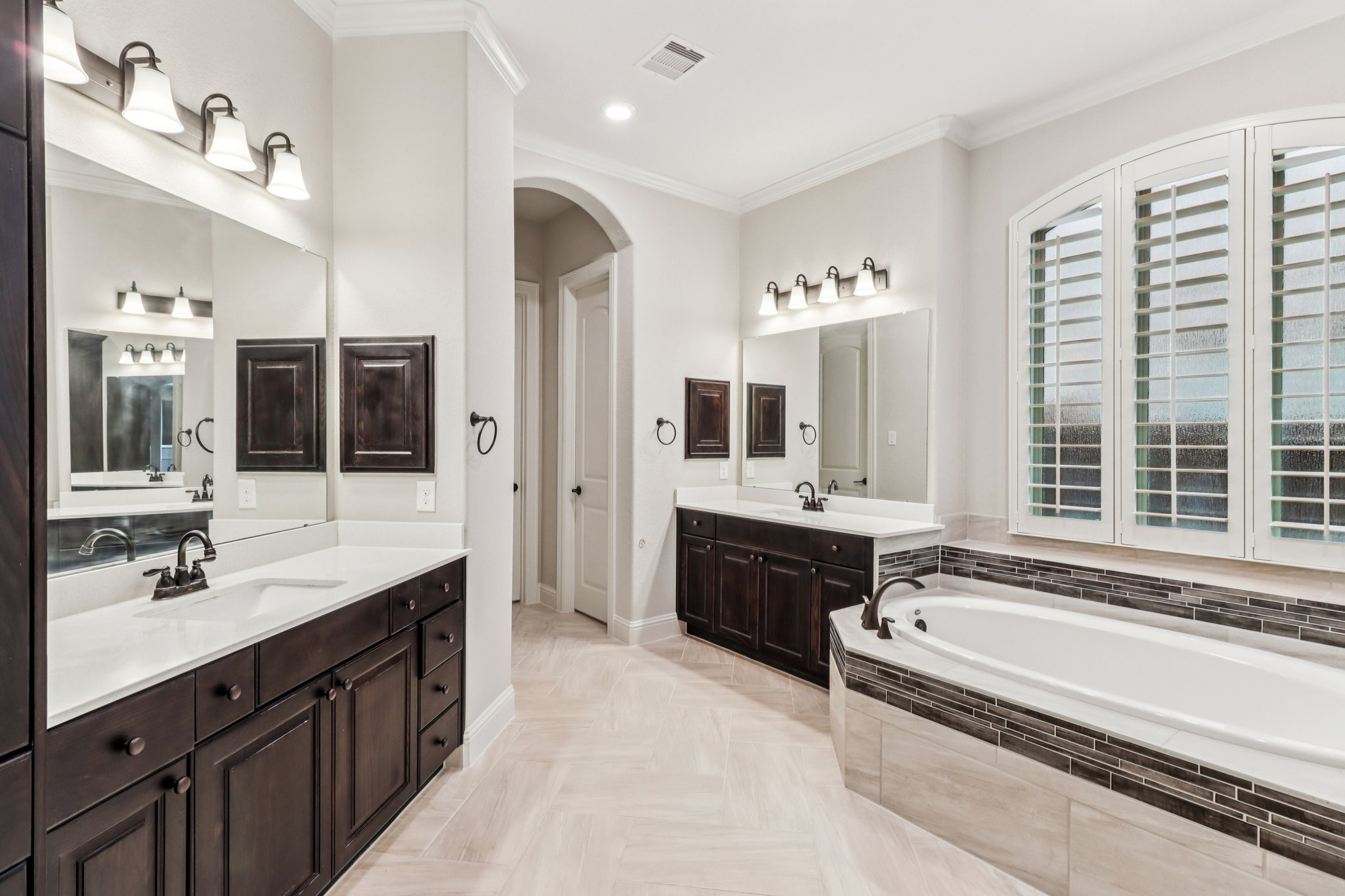 Patten Forest Dr-S0901-025.jpg