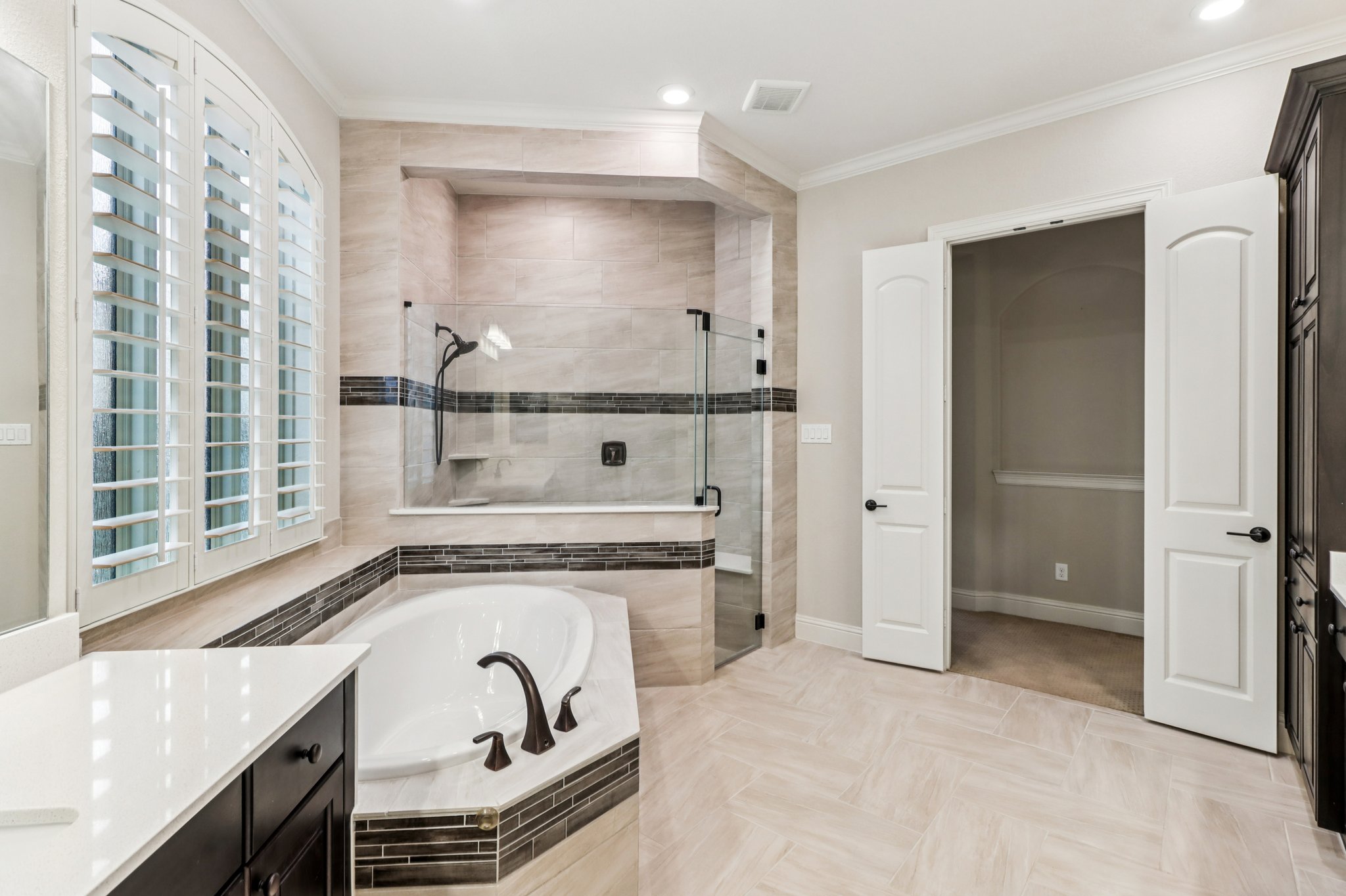 Patten Forest Dr-S0901-026.jpg