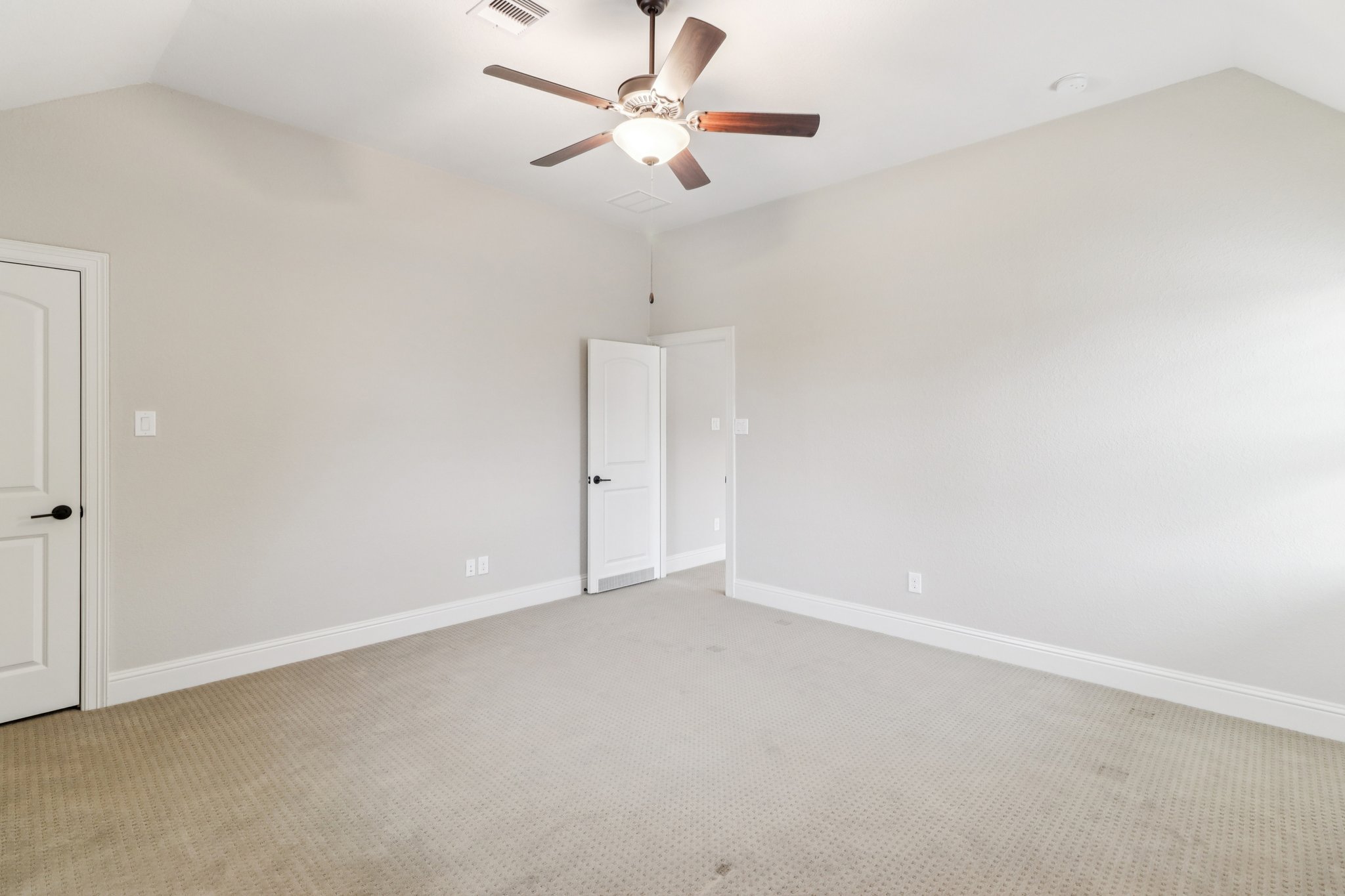 Patten Forest Dr-S0901-034.jpg