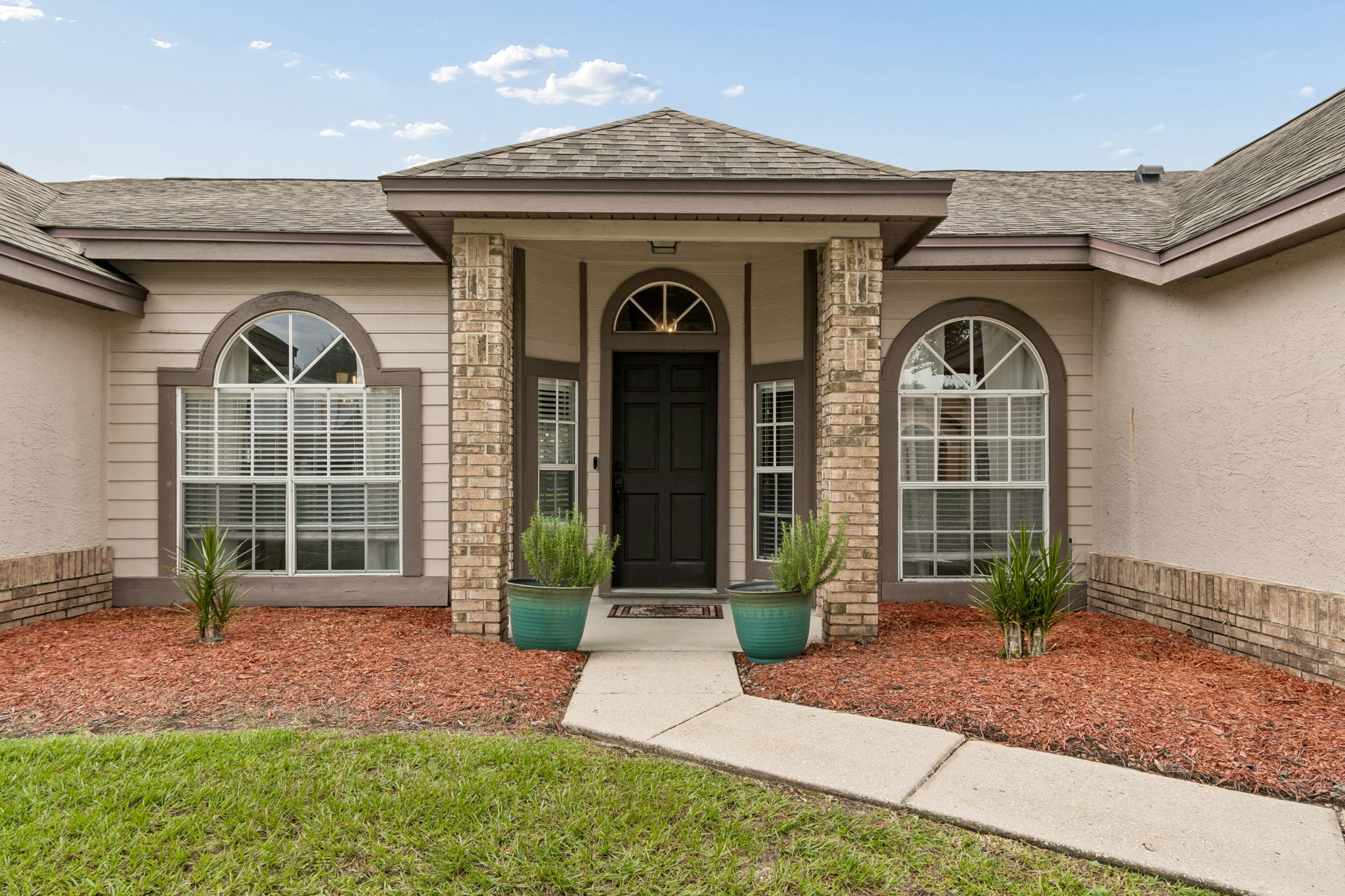 Front Porch/Entrance