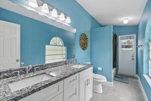 Bathroom 2 (pool bath)