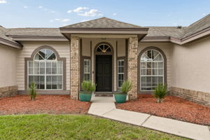 Front Porch/Entrance