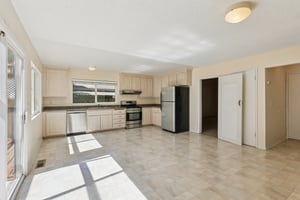 Holly Ave-S2403-009.jpg