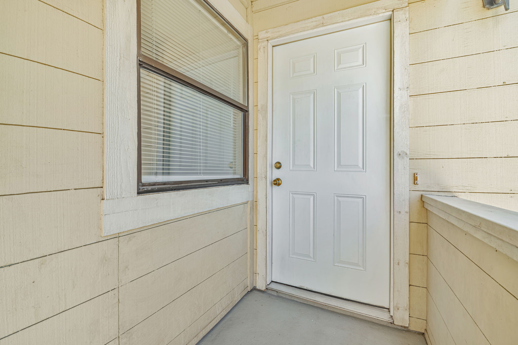 004_1553 Pyrenees Ave 35