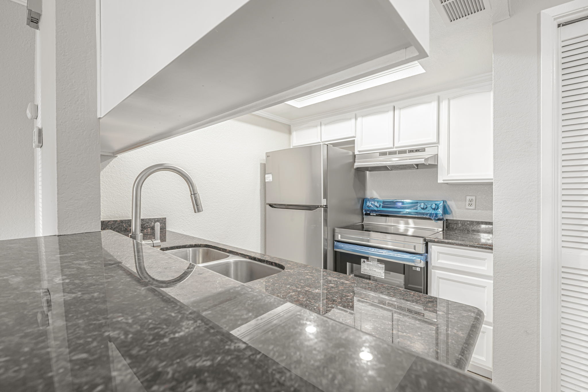 010_1553 Pyrenees Ave 35