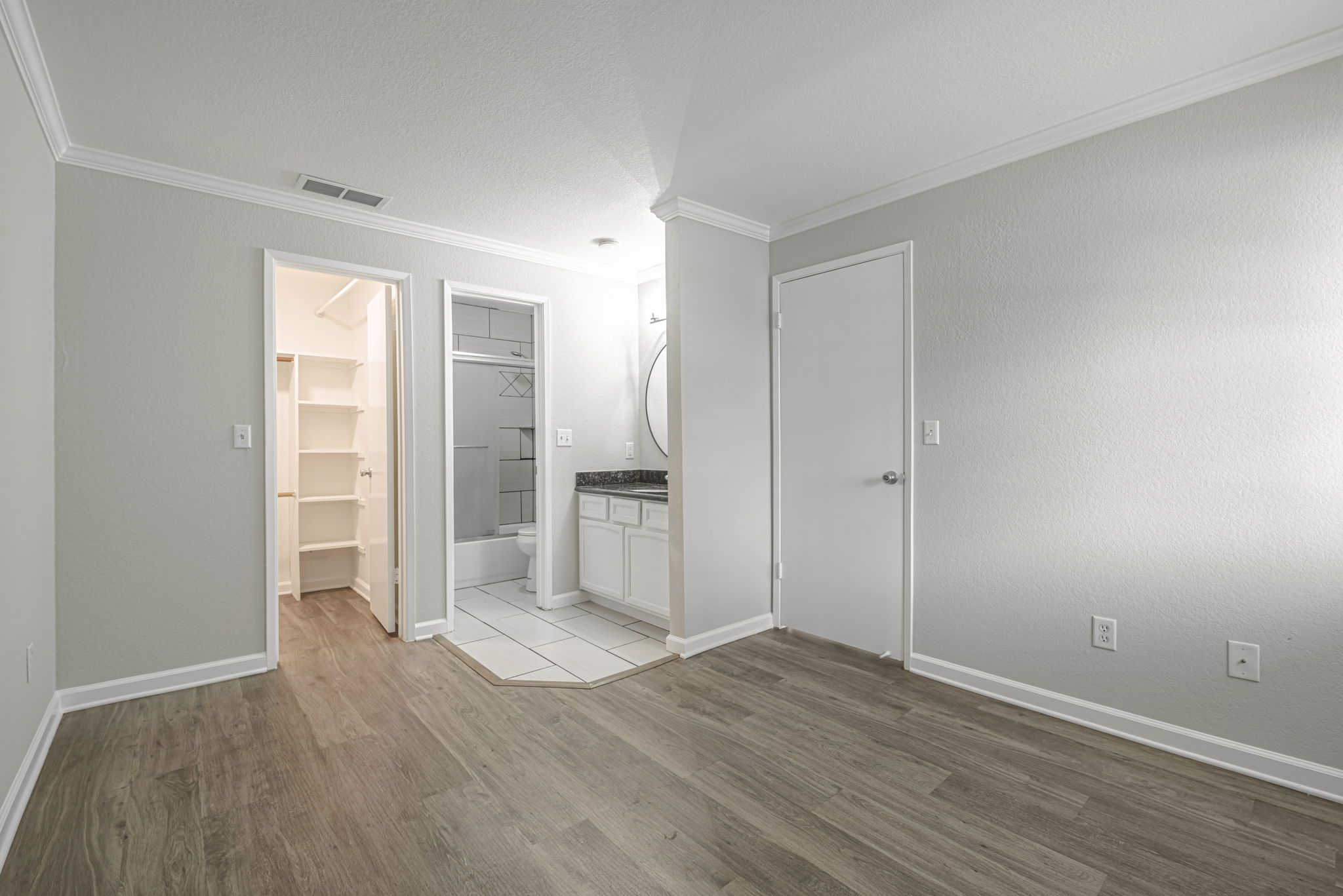016_1553 Pyrenees Ave 35