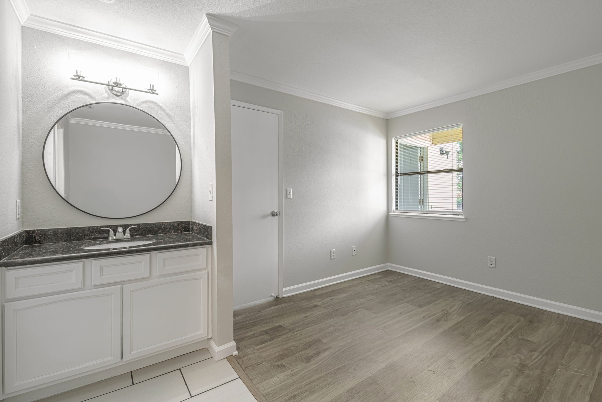 019_1553 Pyrenees Ave 35