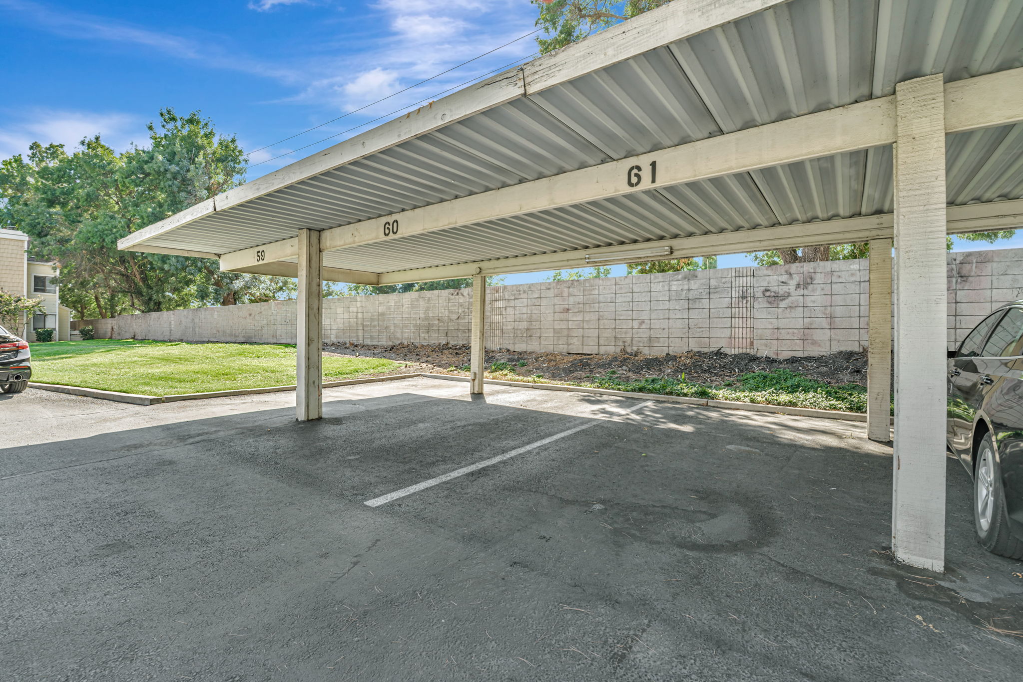 024_1553 Pyrenees Ave 35