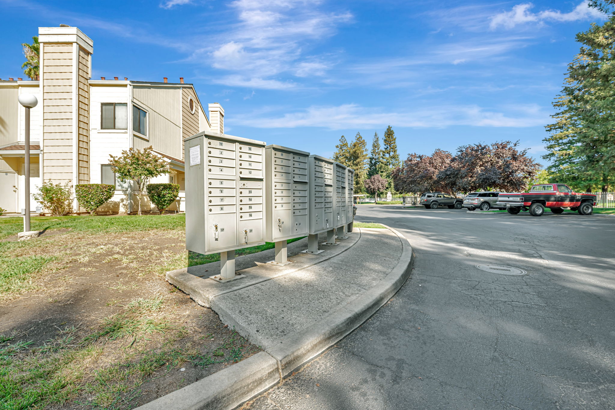 025_1553 Pyrenees Ave 35