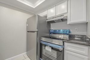 011_1553 Pyrenees Ave 35