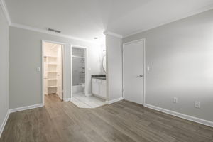 016_1553 Pyrenees Ave 35