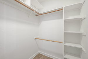 018_1553 Pyrenees Ave 35
