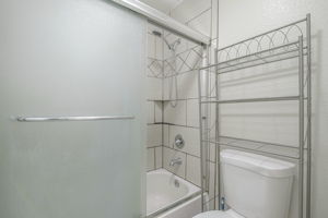 021_1553 Pyrenees Ave 35