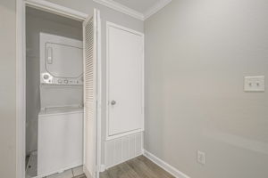 022_1553 Pyrenees Ave 35