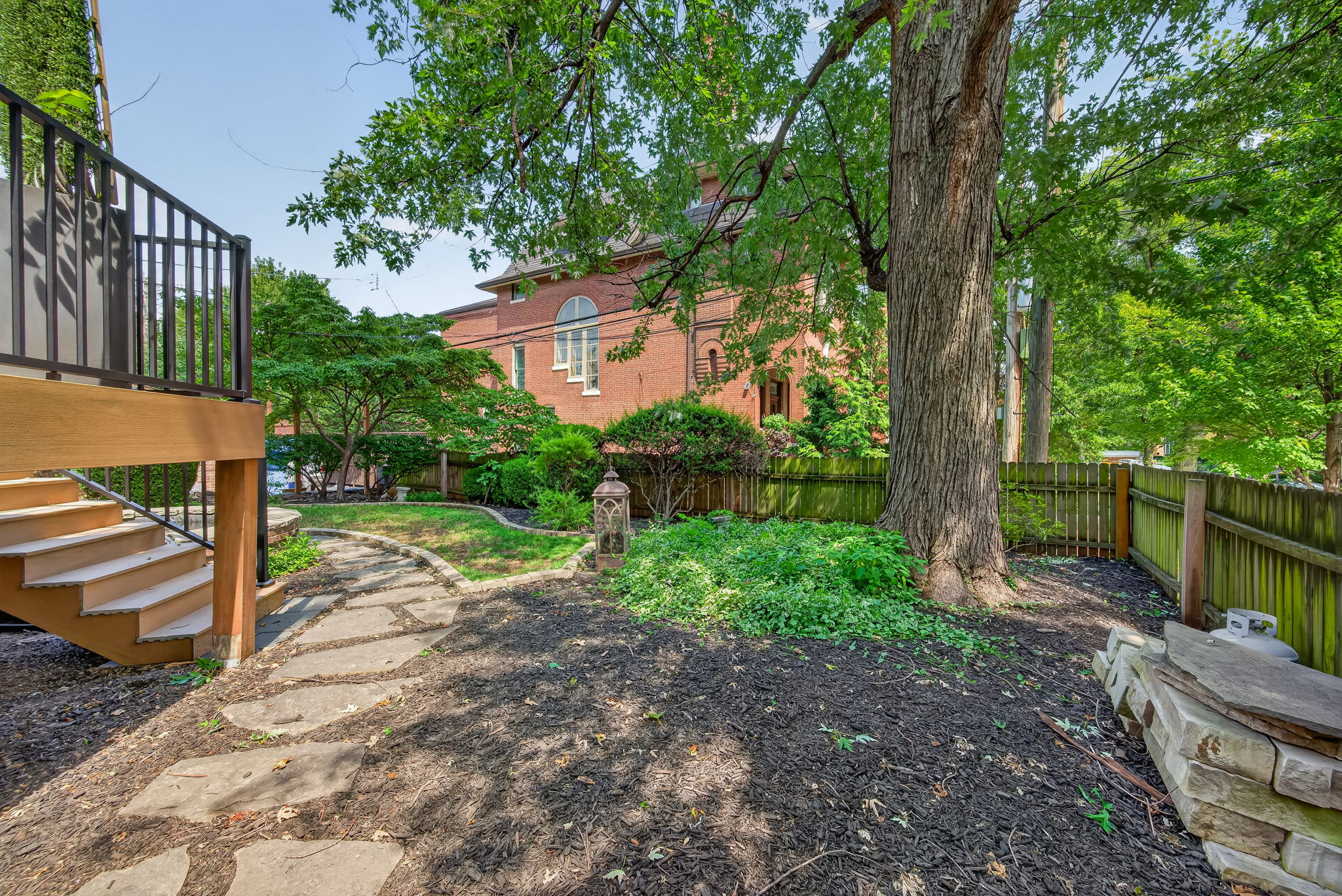  Photo 95