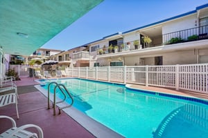 S Budlong Pl 7-1510-905.jpg